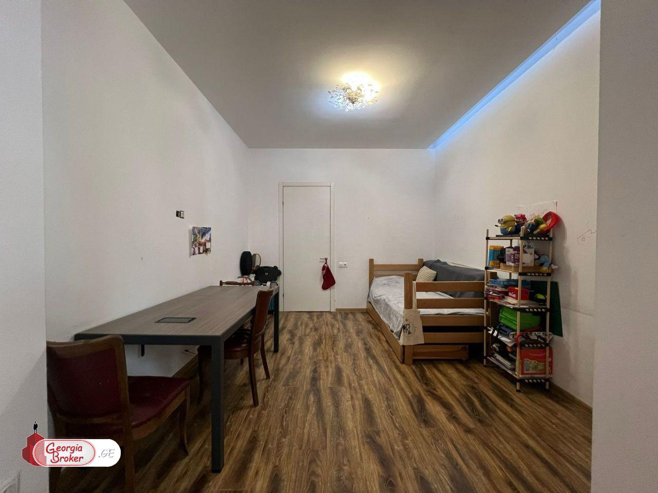 იყიდება ახალი გარემონტებული 4 ოთახიანი ბინა